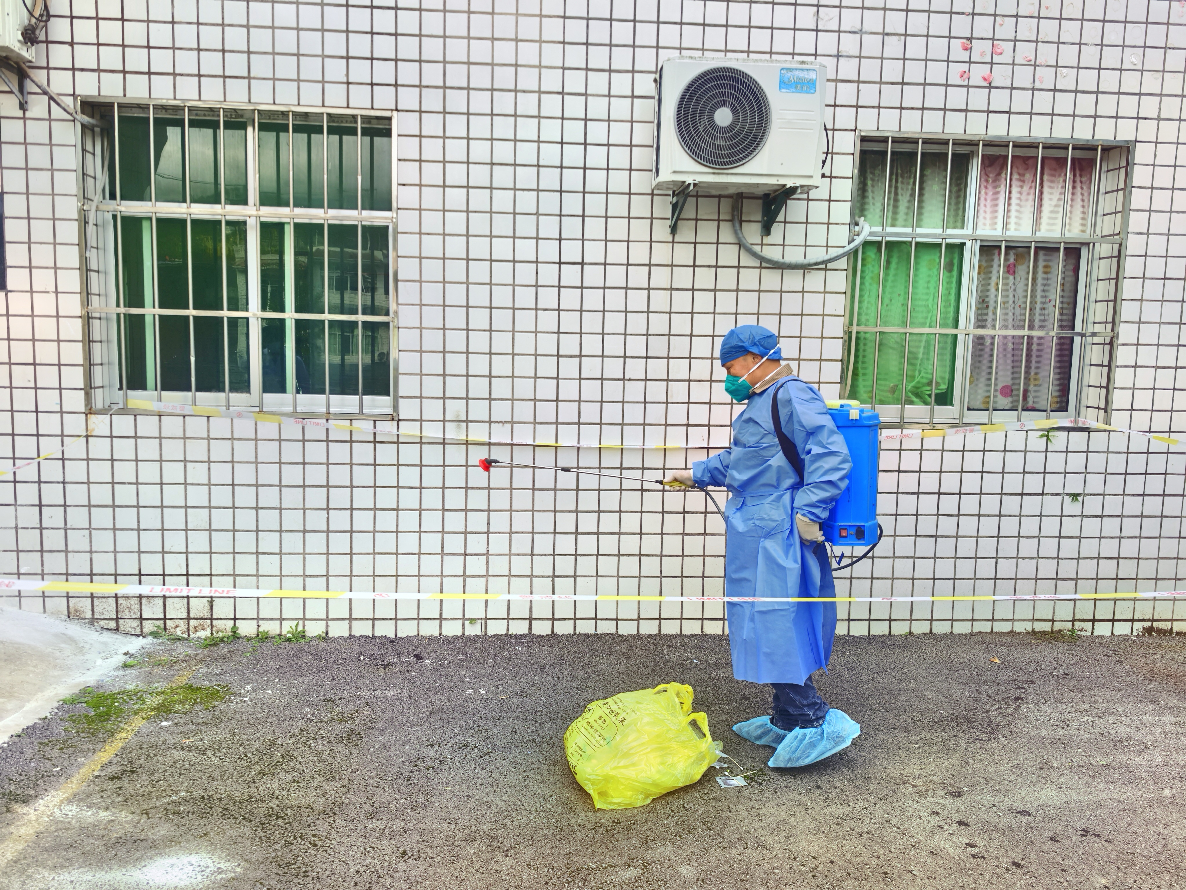 20251022长安卫生院:开展医疗废物泄露应急演练,筑牢院感防控“安全网” (3).jpg