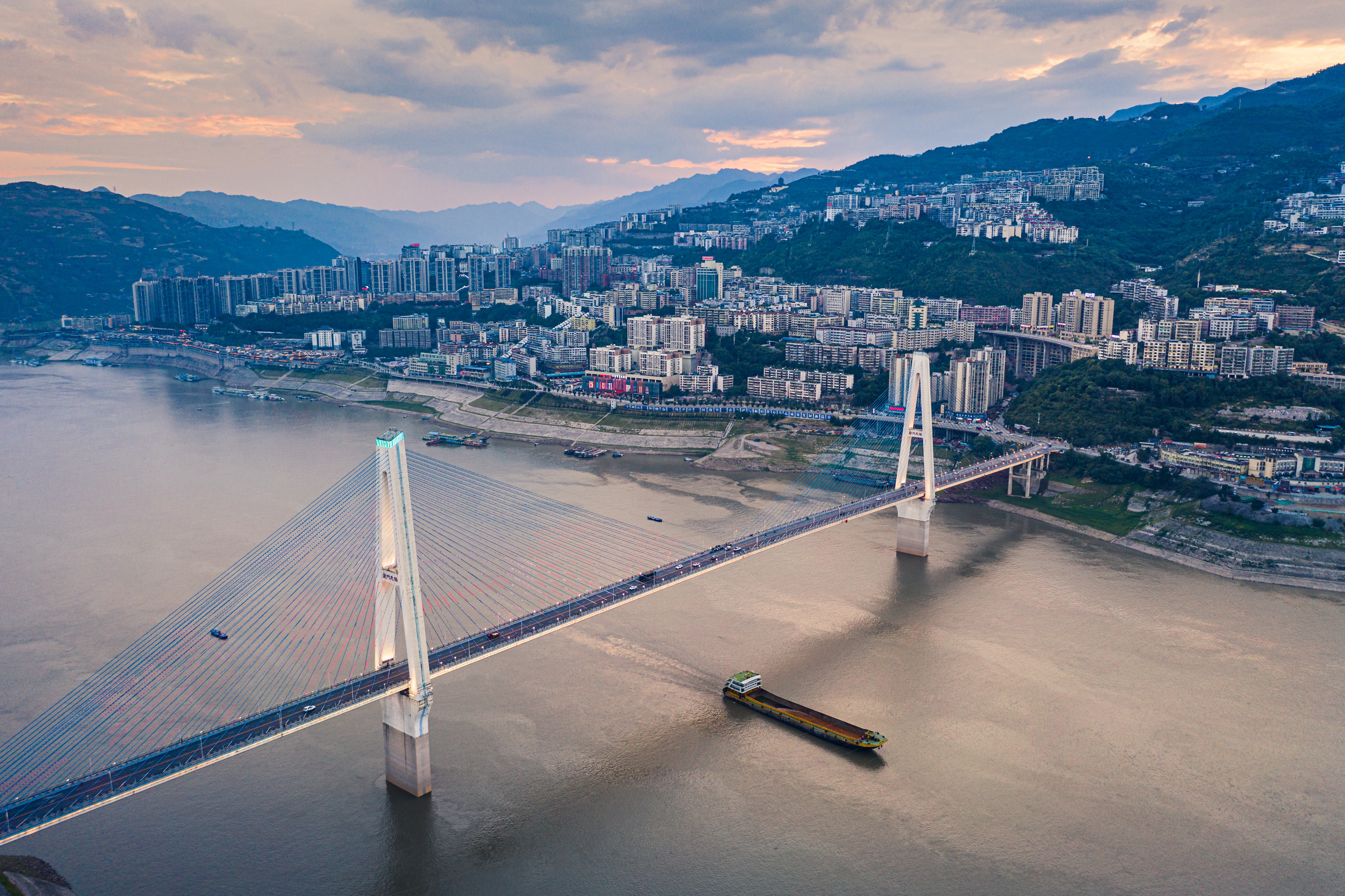 夔门长江大桥.jpg